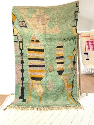 tapis vert avec motif