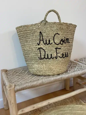 panière de rangement sur banc