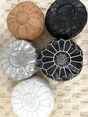 poufs de plusieurs couleurs
