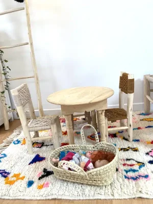 table en bois et chaises