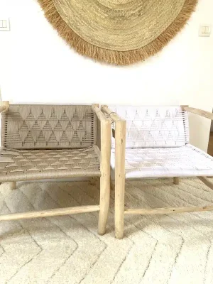 fauteuil marron et blanc