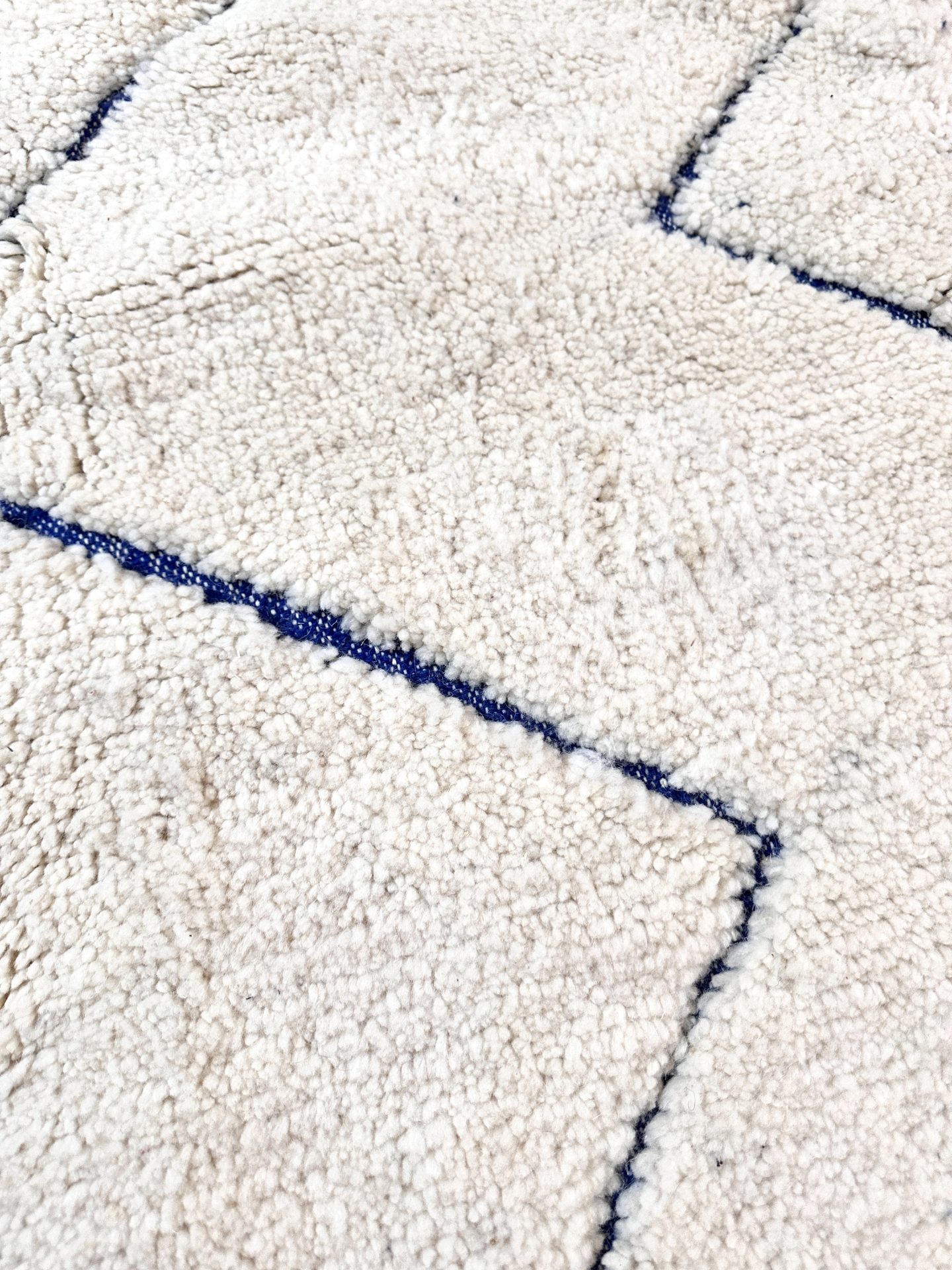 Tapis berbère Beni Ouarain rond Beige avec rainure Bleu Majorelle diamètre 2m – Image 3