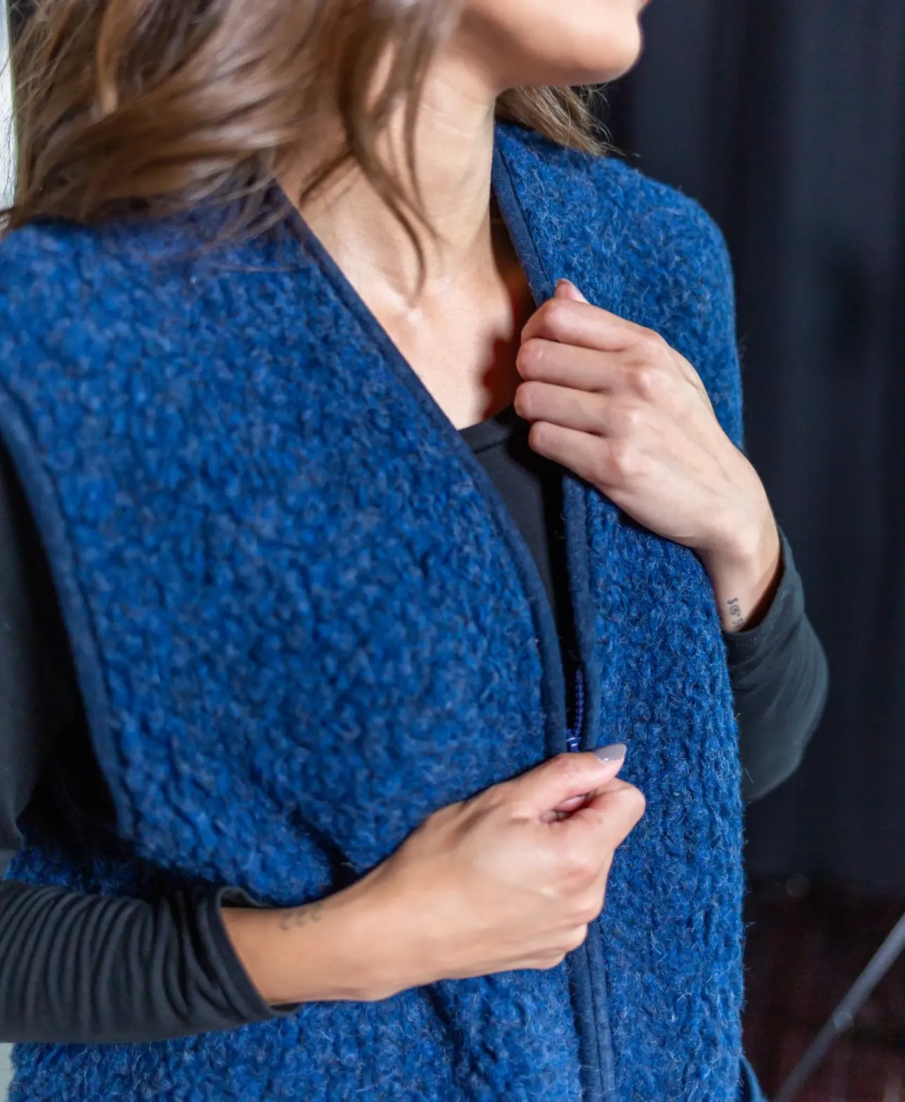 Gilet de Berger Adulte Mixte - Gilet 100% laine- Fabrication Irlande-🐑- Bleu Marine – Image 2