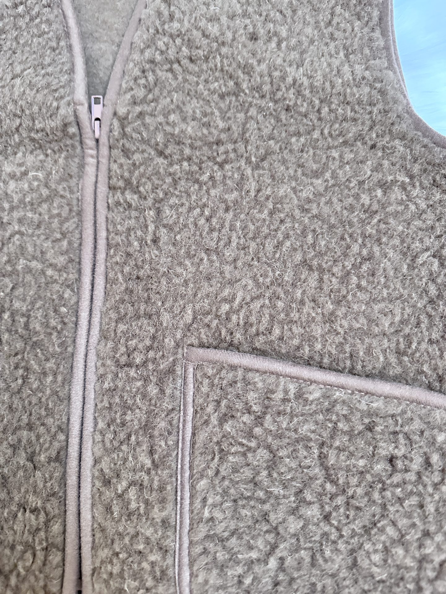 Gilet de Berger Adulte Mixte - Gilet 100% laine- Fabrication Irlande-🐑-Marron caramel – Image 3
